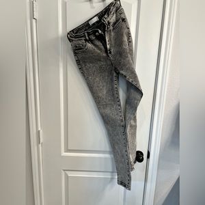 NWOT Vervet Blue Size 28 Black Acid Wash Jeans